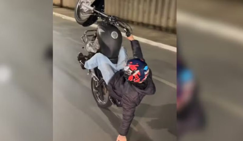 ‘influencer do grau’ foge da PM, bate em caminhão e fica ferido