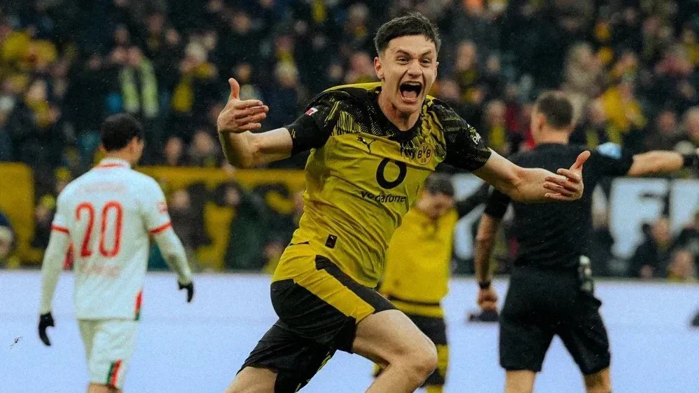 Borussia Dortmund vence Augsburg e alcança marca expressiva na temporada