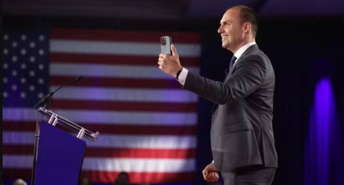 Moraes intima defesa de Bolsonaro após vídeo de Eduardo