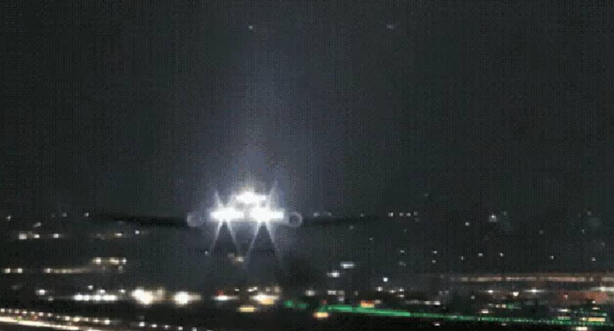 Motor de avião explode e força pouso de emergência em Guarulhos