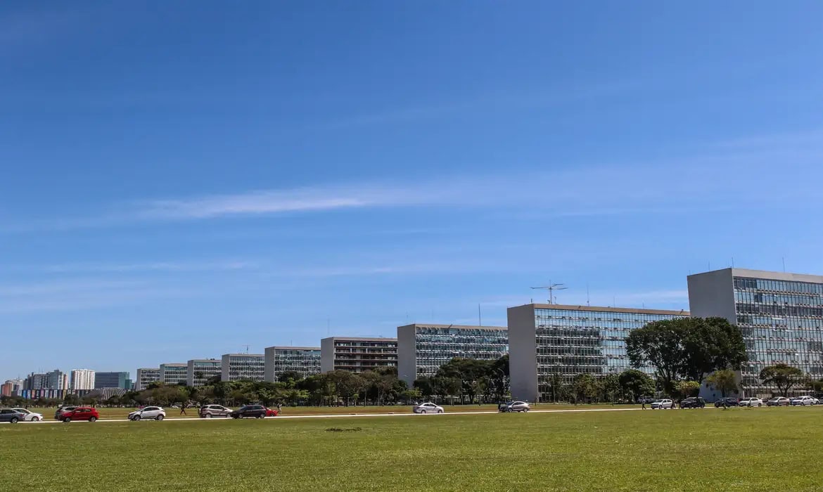 Governo bloqueia R$ 1,2 bi do Executivo e R$ 334 mi de emendas
