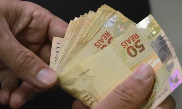 Receita paga lote da malha fina do Imposto de Renda de março