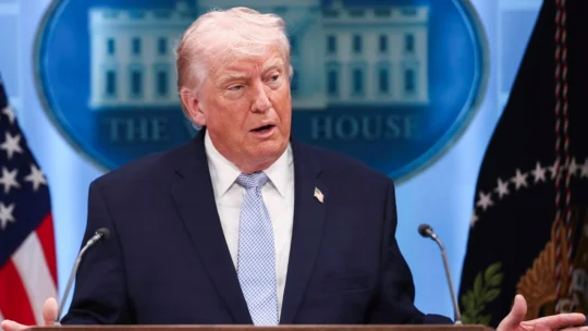 Trump anuncia suspensão de ataques ao Irã por duas semanas após proposta de cessar-fogo