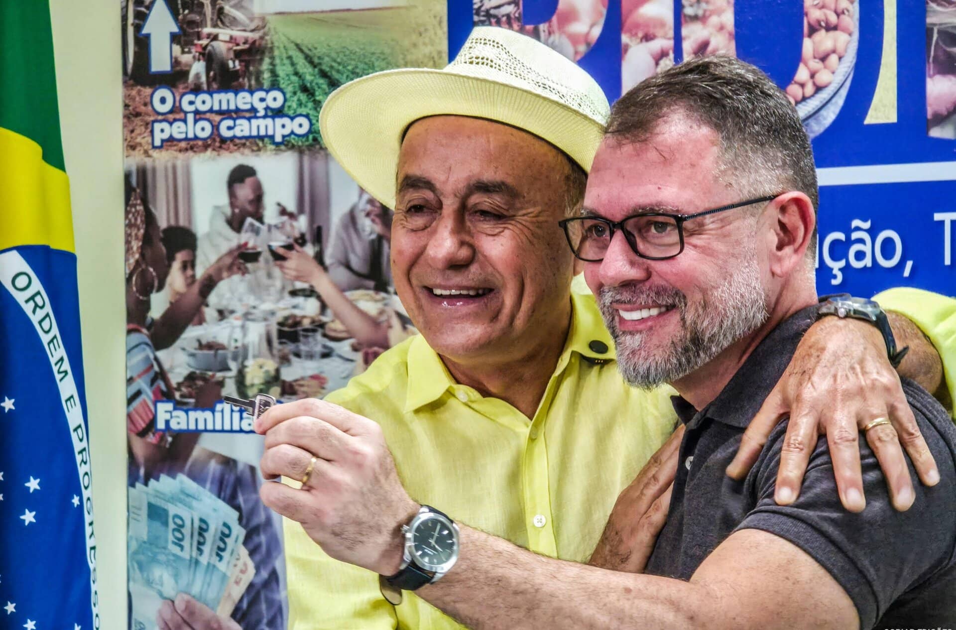 Com entrega da chave do gabinete e clima de emoção, Bocalom transmite cargo a Alysson Bestene em Rio Branco