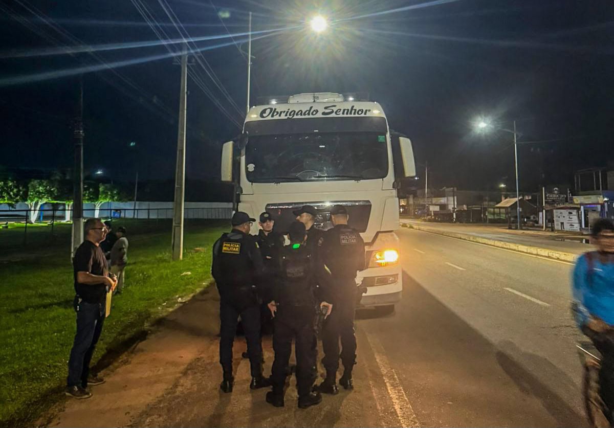 Carreta da Ricco é interceptada pela polícia ao tentar sair do Acre após decisão judicial, diz sindicato