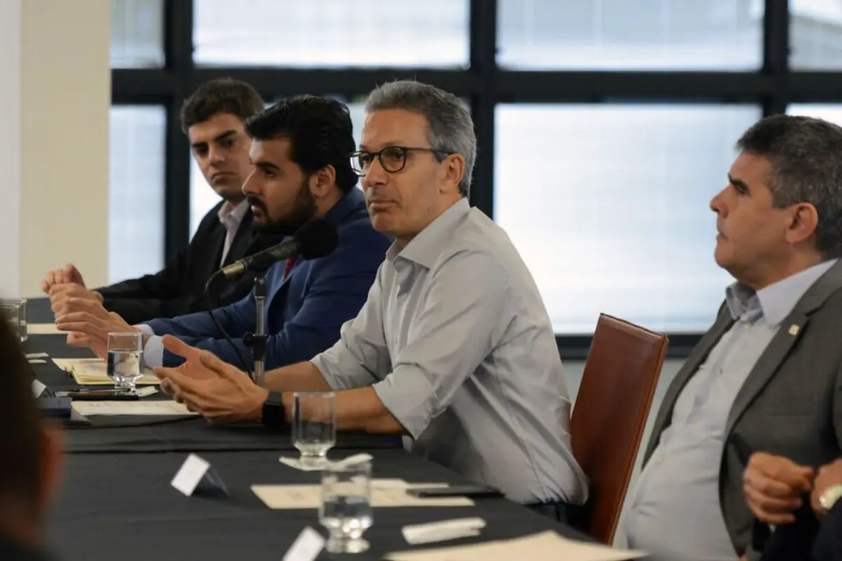 Cotado para vice de Flávio, Zema critica ‘frutas podres’ no PL