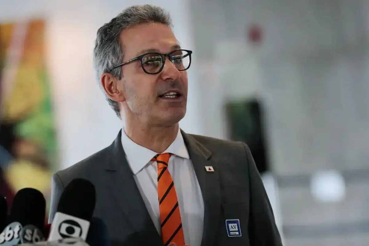 Zema diz ter preferência por vice mulher ou negro