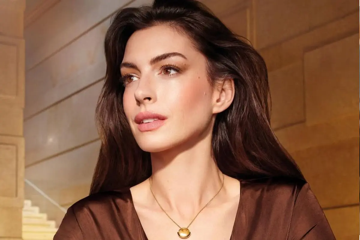 Compare Anne Hattaway 20 anos atrás e agora; fotos