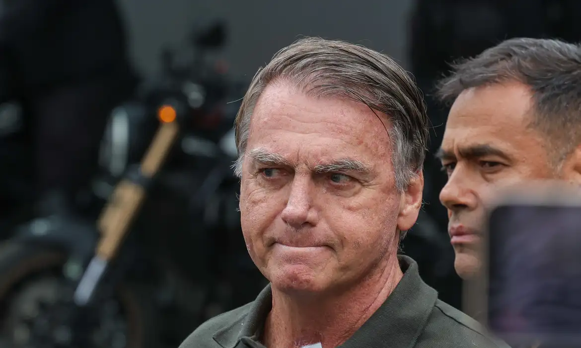 PGR autoriza cirurgia de Jair Bolsonaro no ombro
