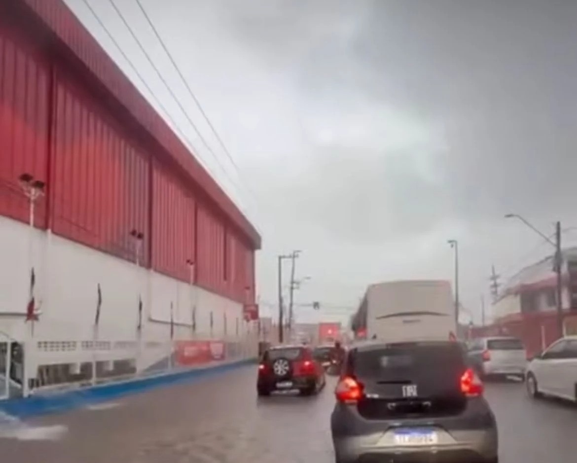 Chuvas alagam gramado do Nhozinho e adiam o Superclássico Moto x Sampaio