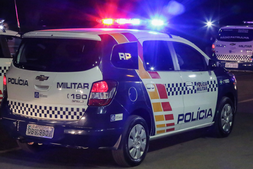 Rotam prende homem com pistola e porções de drogas em Cáceres…