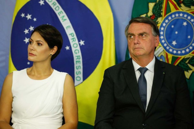 Moraes cobra comprovação de qualificação de irmão de Michelle indicado como cuidador de Bolsonaro