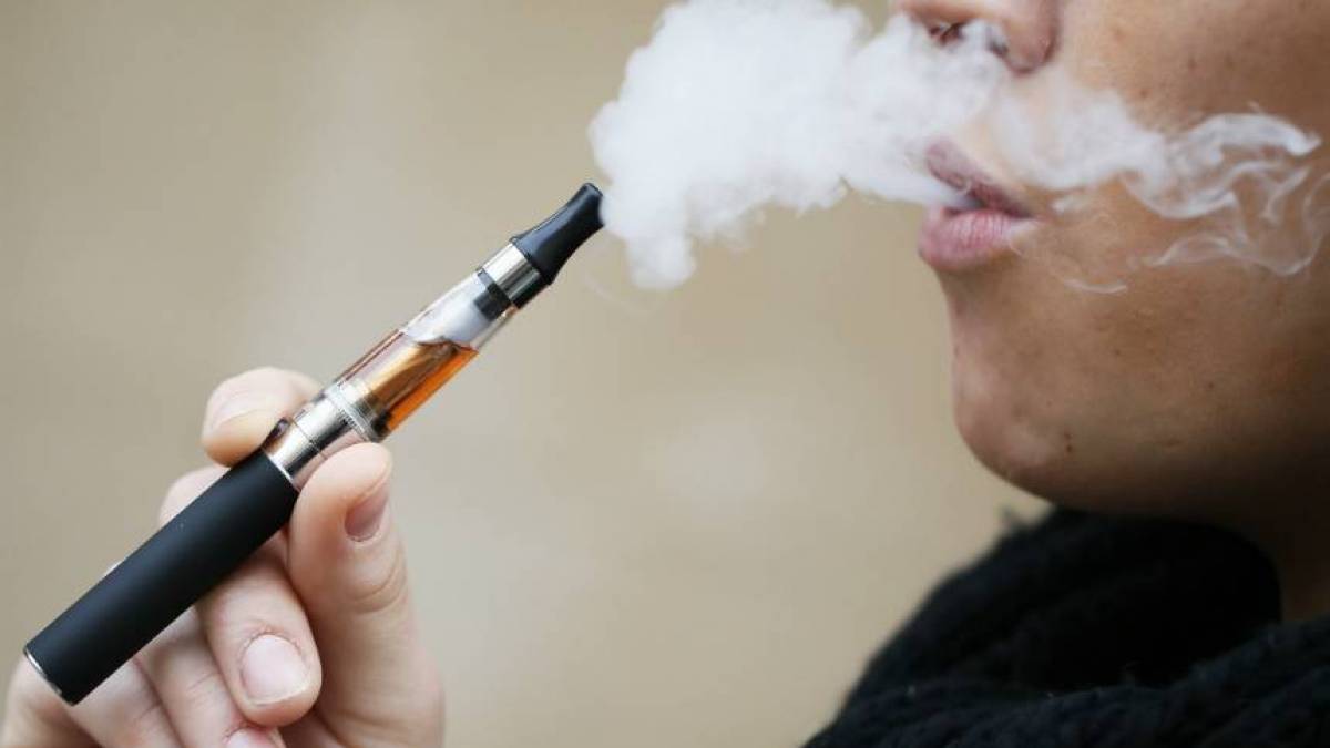 CAS aprova projeto que criminaliza venda de cigarros eletrônicos a menores