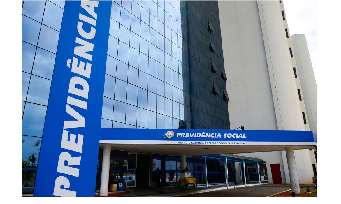 Governo troca comando do INSS