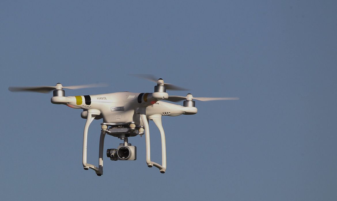 Uso de drones na agricultura brasileira cresce dez vezes