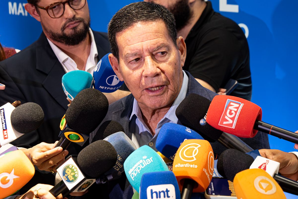 Em Cuiabá, Mourão critica Lula: Governo velho, já se esgotou