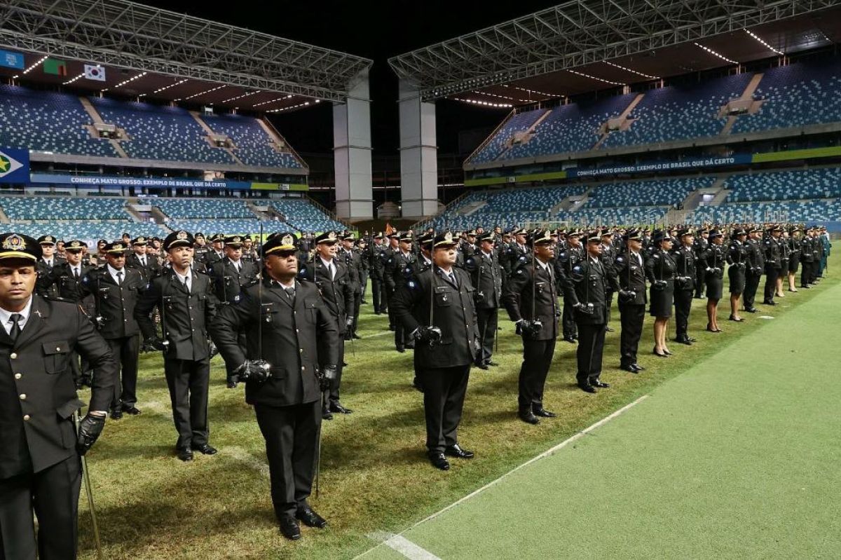 Governo de MT promove 1.015 oficiais e praças da Polícia Militar…