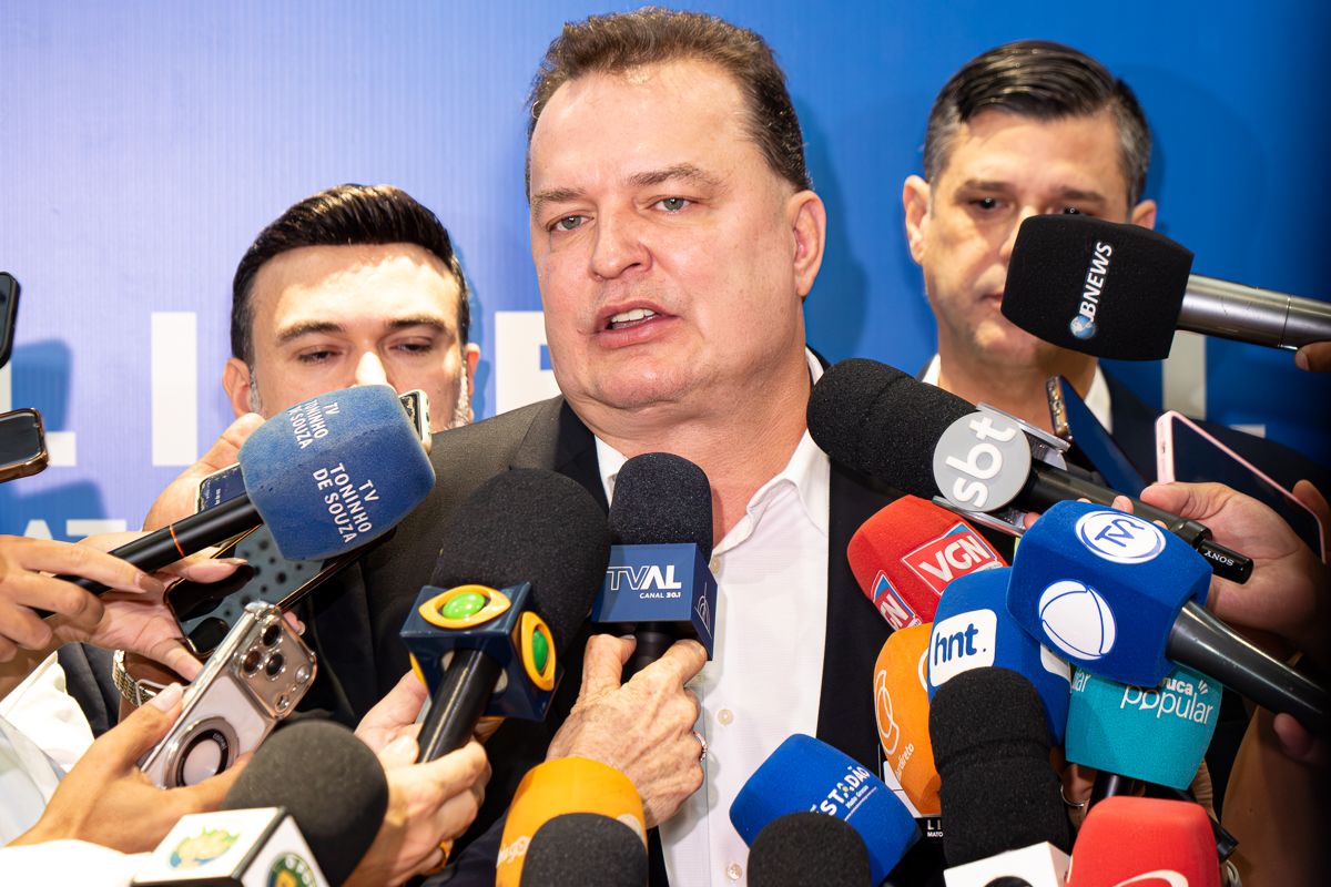 Na campanha disse que não faria, relembra Max sobre Abilio