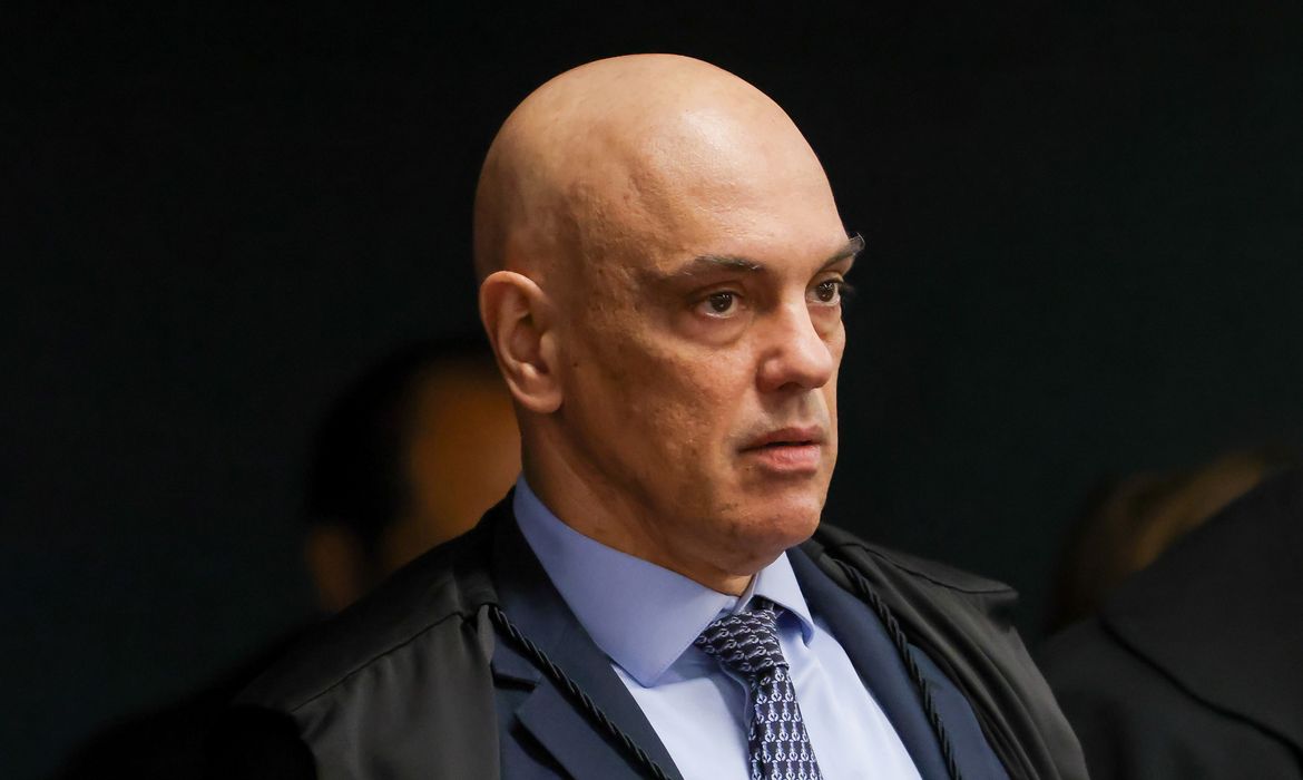 Moraes nega viagens em jatinhos de banqueiro investigado e classifica reportagem como “falsa”