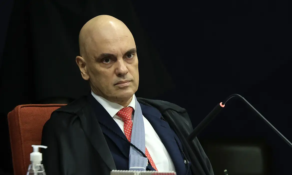 Moraes determina investigação contra Flávio Bolsonaro por declaração sobre Lula