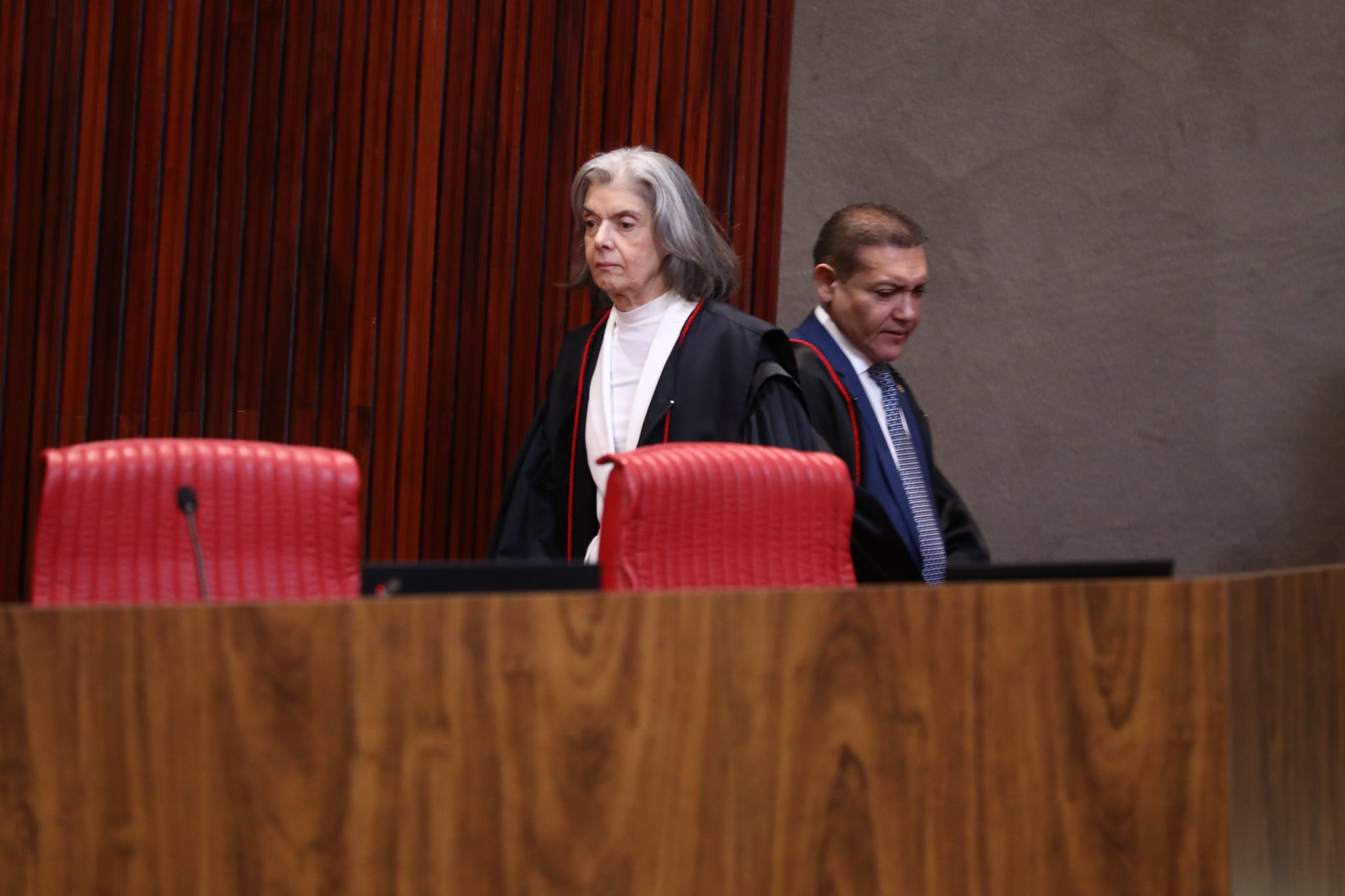 Cármen Lúcia antecipa saída da presidência do TSE e marca eleição para novo comando da Corte
