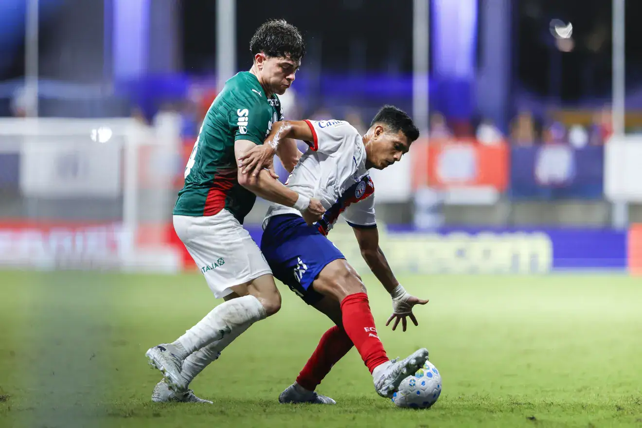 Palmeiras vence Bahia e aumenta vantagem na liderança do Brasileirão