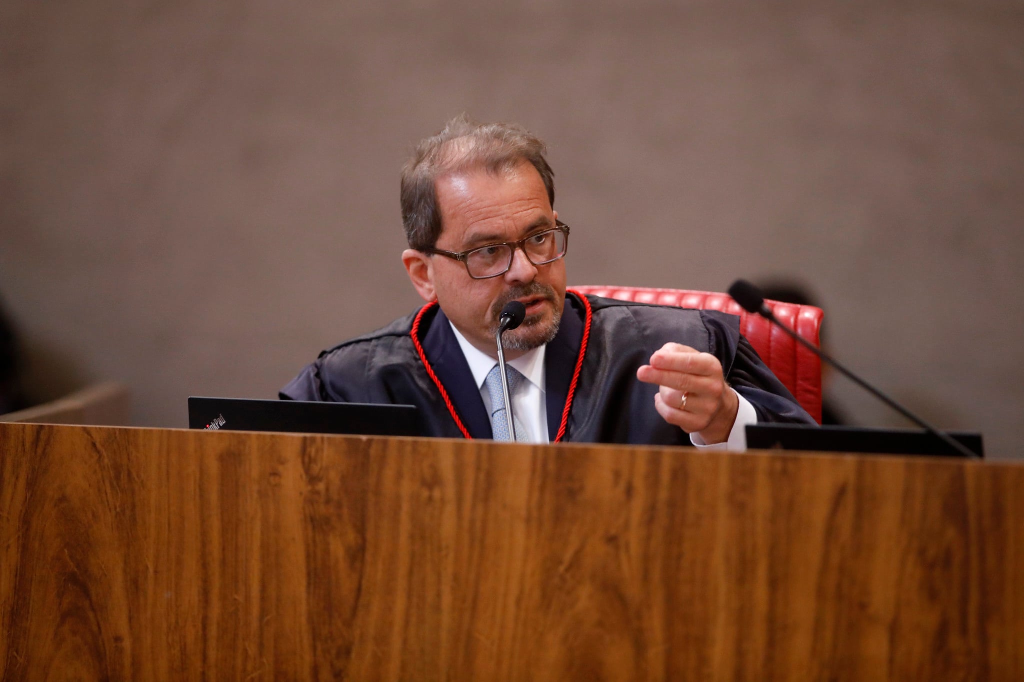 Ministro Floriano Peixoto vota para cassar governador, deixar Denarium inelegível e nova eleição em Roraima