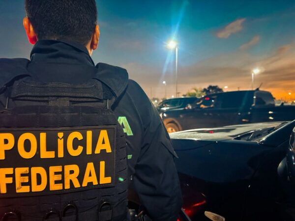 Operação da PF bloqueia mais de R$ 10 milhões de grupo ligado ao tráfico em Roraima