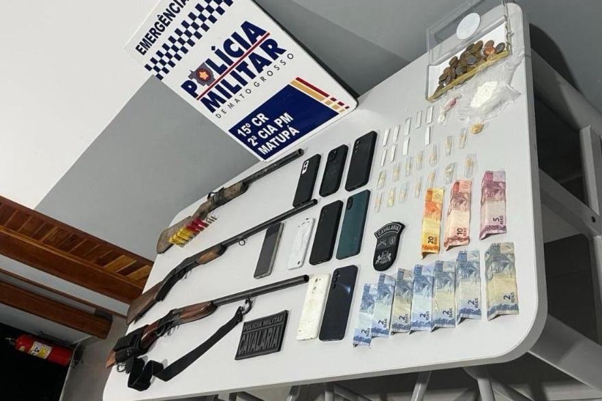 PM prende três homens e apreende espingardas e drogas…