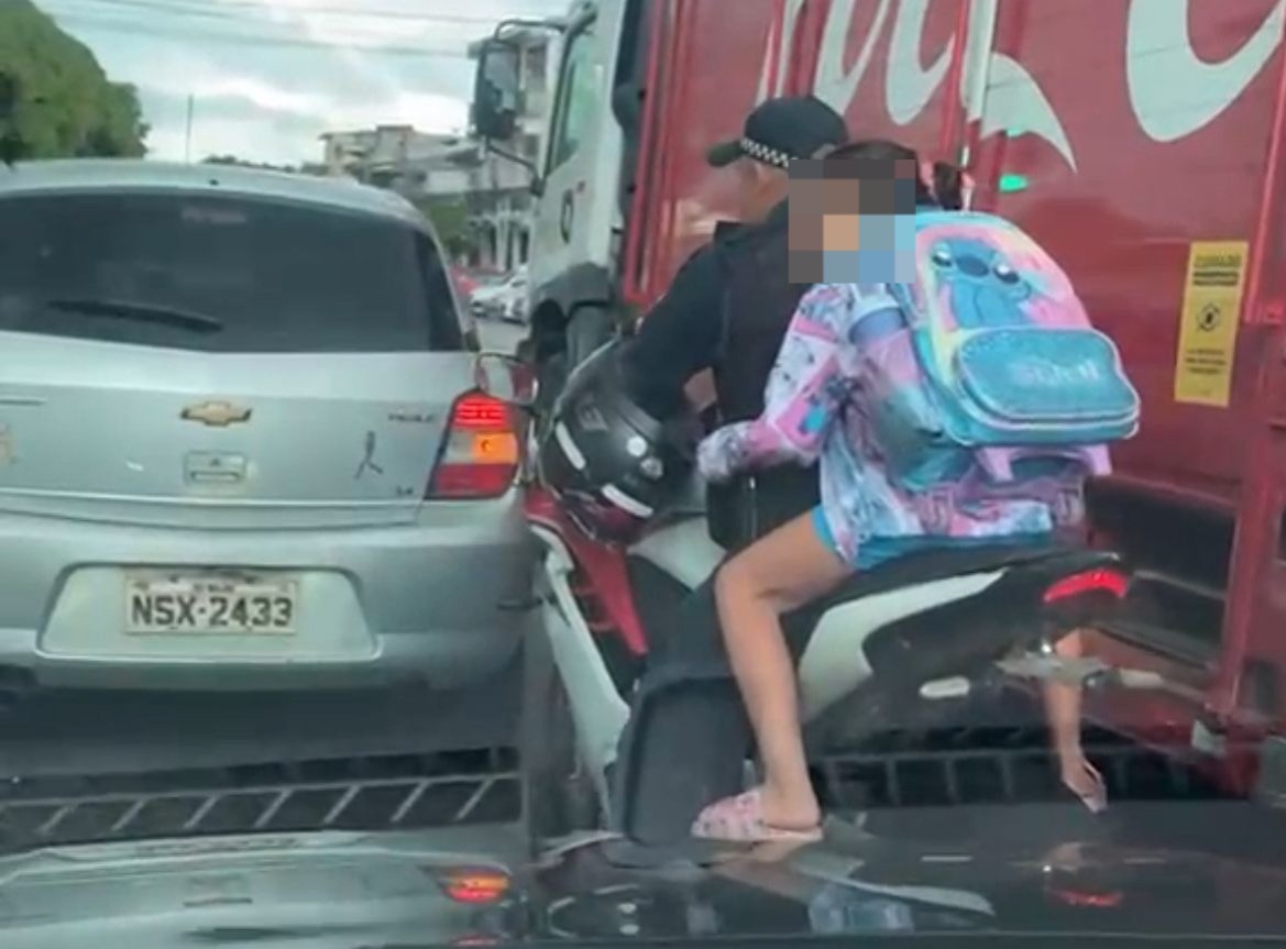 Vídeo mostra policial sem capacete e com criança na garupa em moto sem placa em Belém