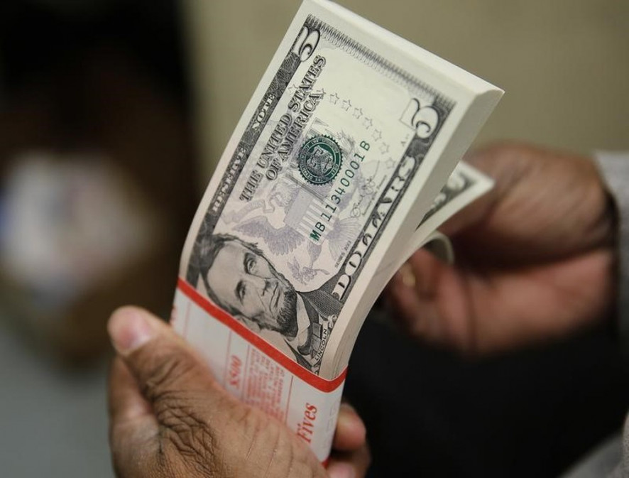 Dólar fecha em queda; Bolsa sobe com alta do petróleo…