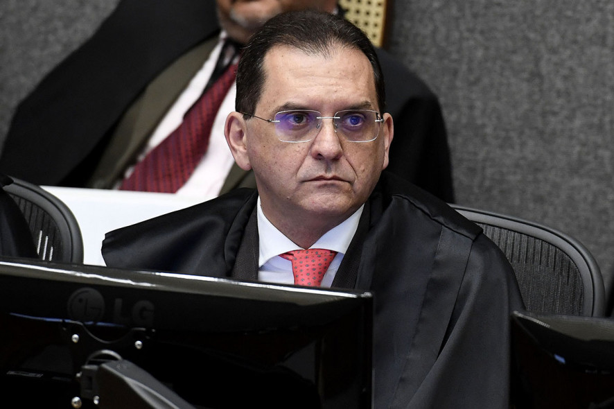 STJ mantém multa a advogados que abandonaram júri em MT…