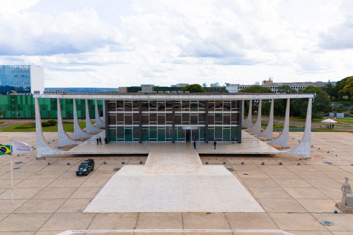 STF vira mira de candidatos; reação de ministros gera divisão…