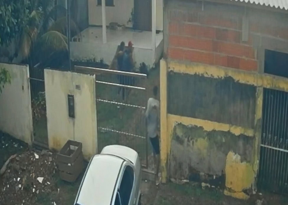 Trio armado faz mãe e filha reféns durante assalto em Rio Branco