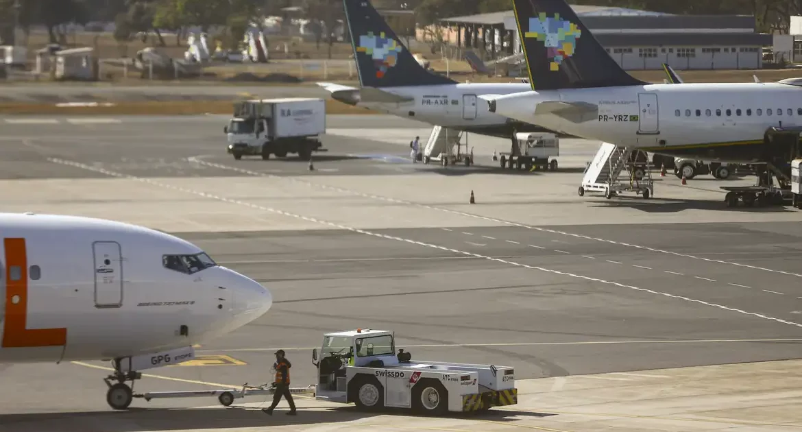 Empresas aéreas alertam para impacto de reajuste do querosene