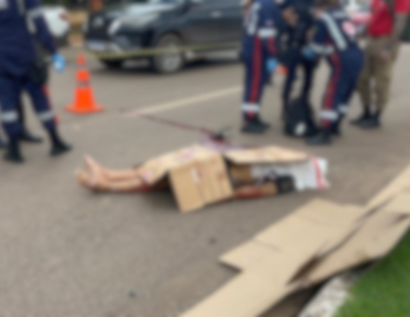 Motociclista perde controle, bate em canteiro central e morre na capital