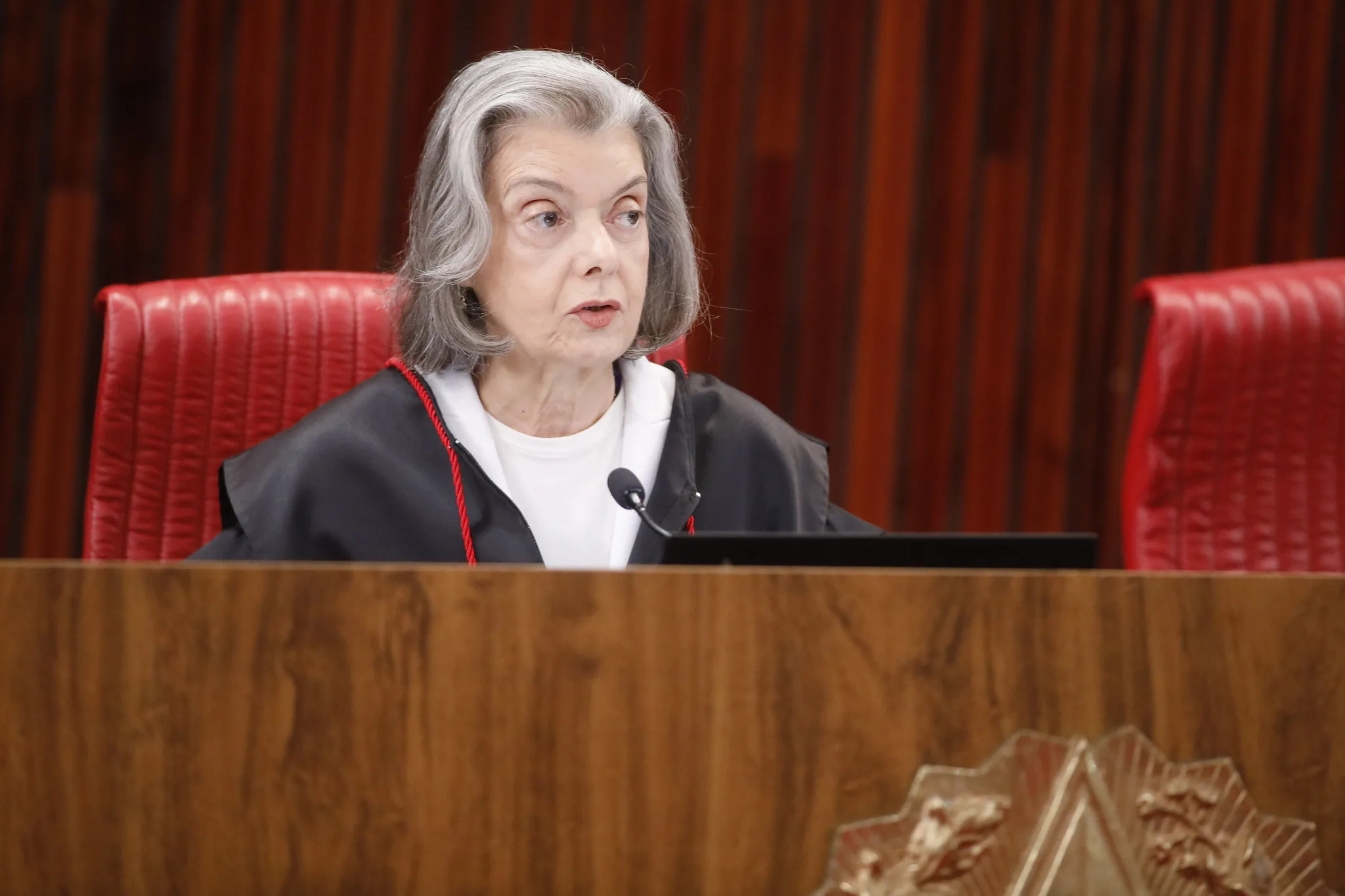 Carmen Lúcia vota para condenar Eduardo Bolsonaro por difamação