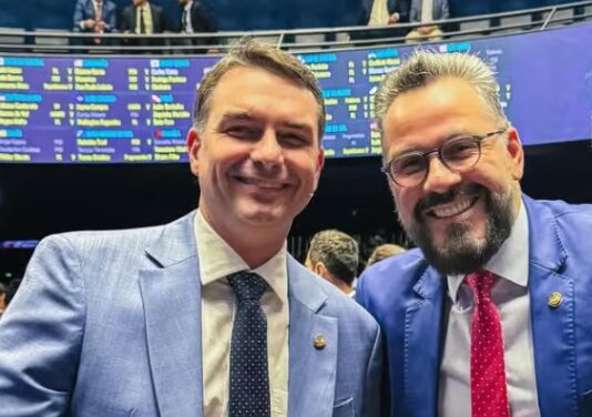 Alan diz que Flávio Bolsonaro vai estar em seu palanque