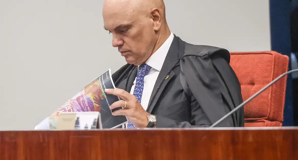 Moraes abre ação contra Flávio Bolsonaro por suposta calúnia a Lula
