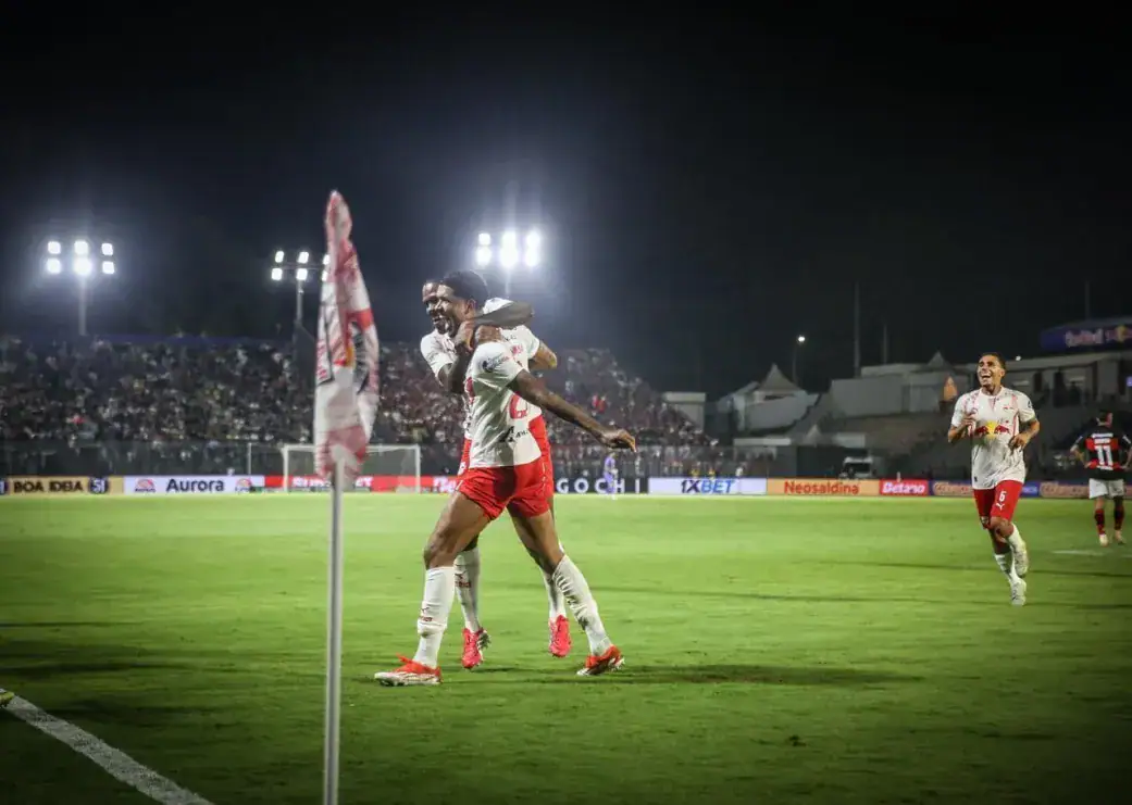 Flamengo sofre golaços e é atropelado em visita ao Bragantino