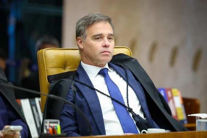 Avião com André Mendonça apresenta problema antes de decolar em SP