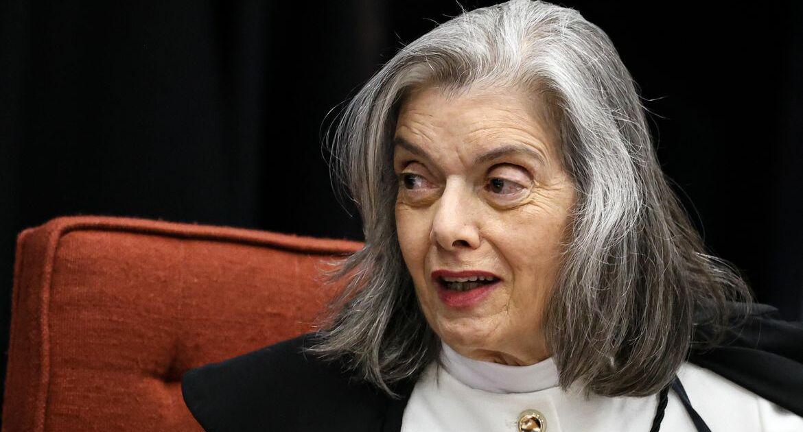 Ministra Cármen Lúcia anuncia que vai antecipar o fim do mandato no TSE