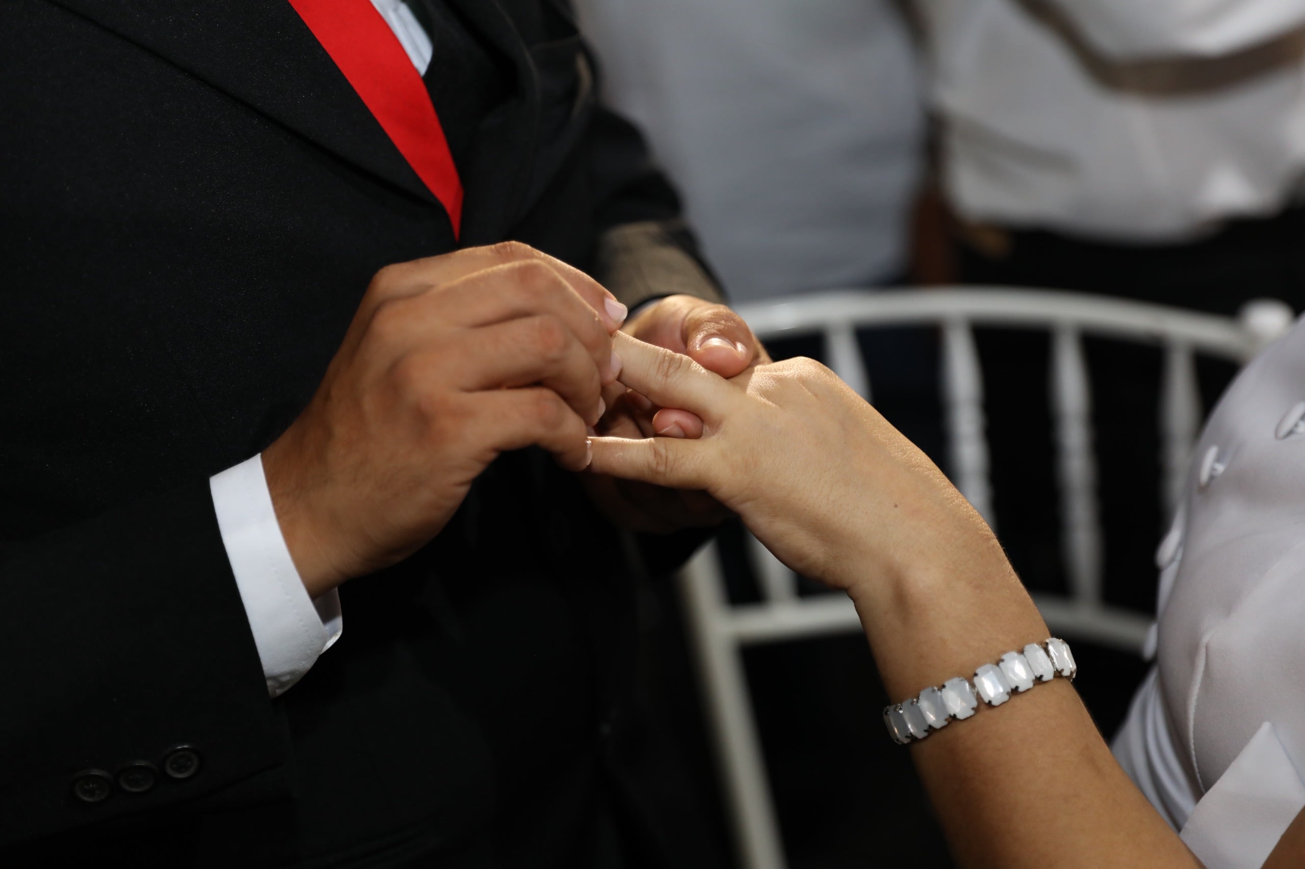 Vestindo Sonhos: Defensoria lança campanha de arrecadação de trajes para casamento coletivo; saiba como doar