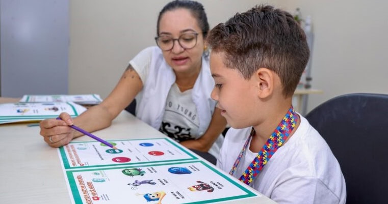 Educação inclusiva no Acre avança, mas falta de profissionais desafia atendimento a alunos com autismo