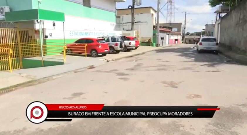 Buraco em frente a escola municipal preocupa moradores
