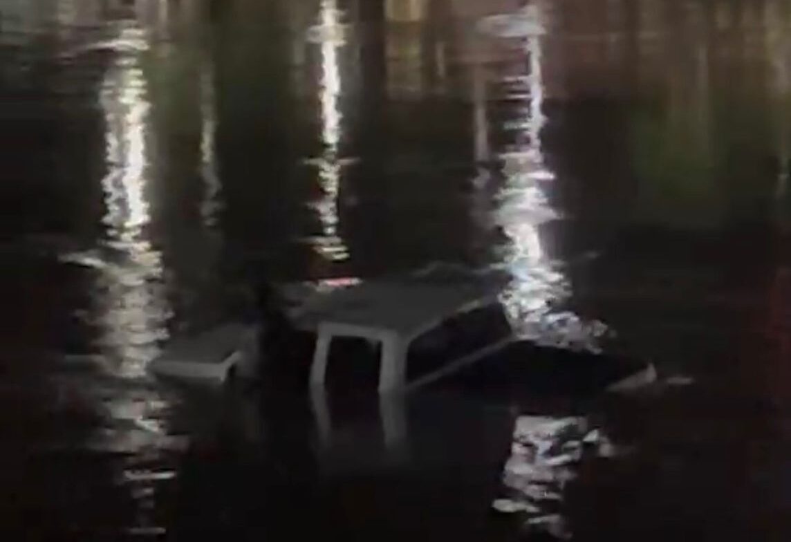 Novo vídeo mostra caminhonete sendo levada pela força do rio
