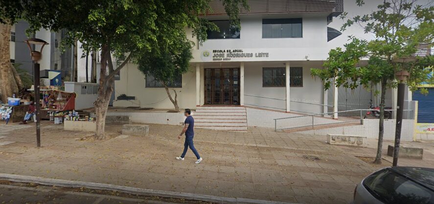 No Acre, alunos marcam protesto contra afastamento de gestão escolar