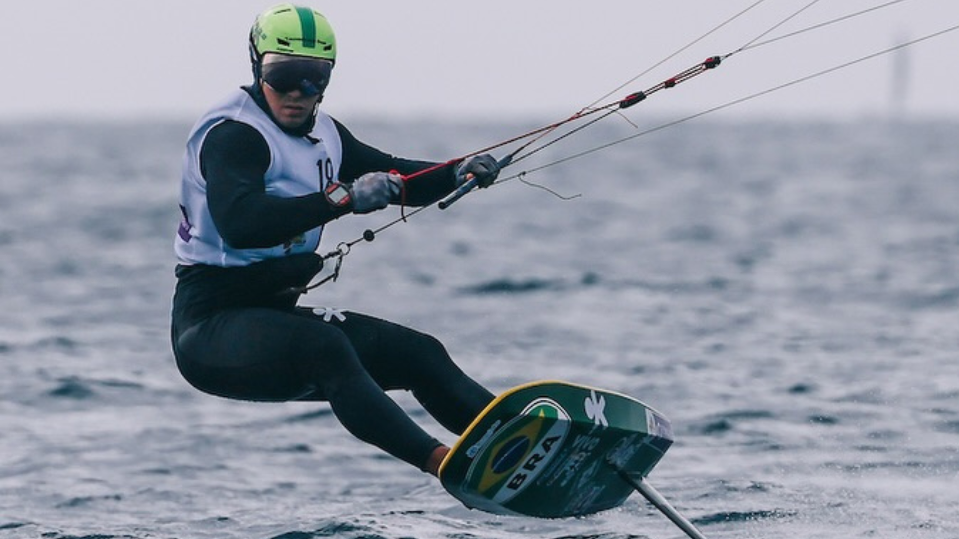 Kitesurfista maranhense conquista Top 10 em competição mundial