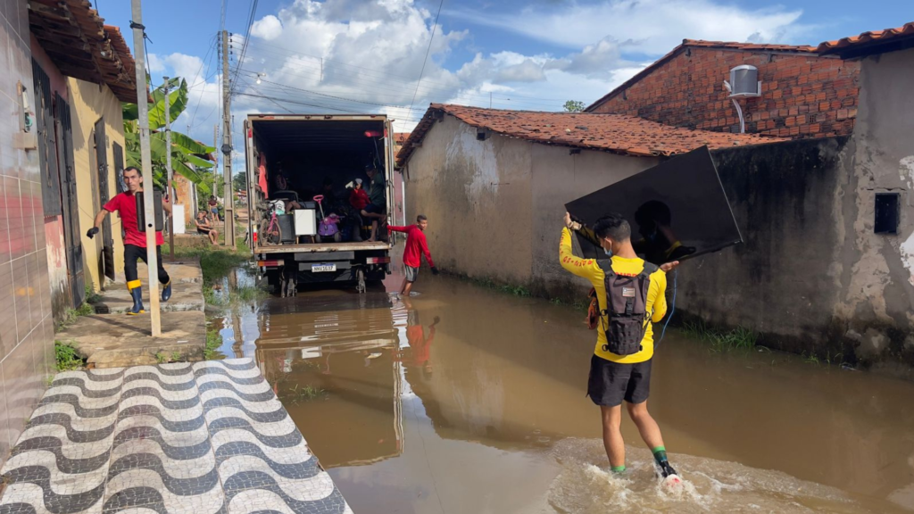 Pedreiras decreta emergência após cheia do Rio Mearim