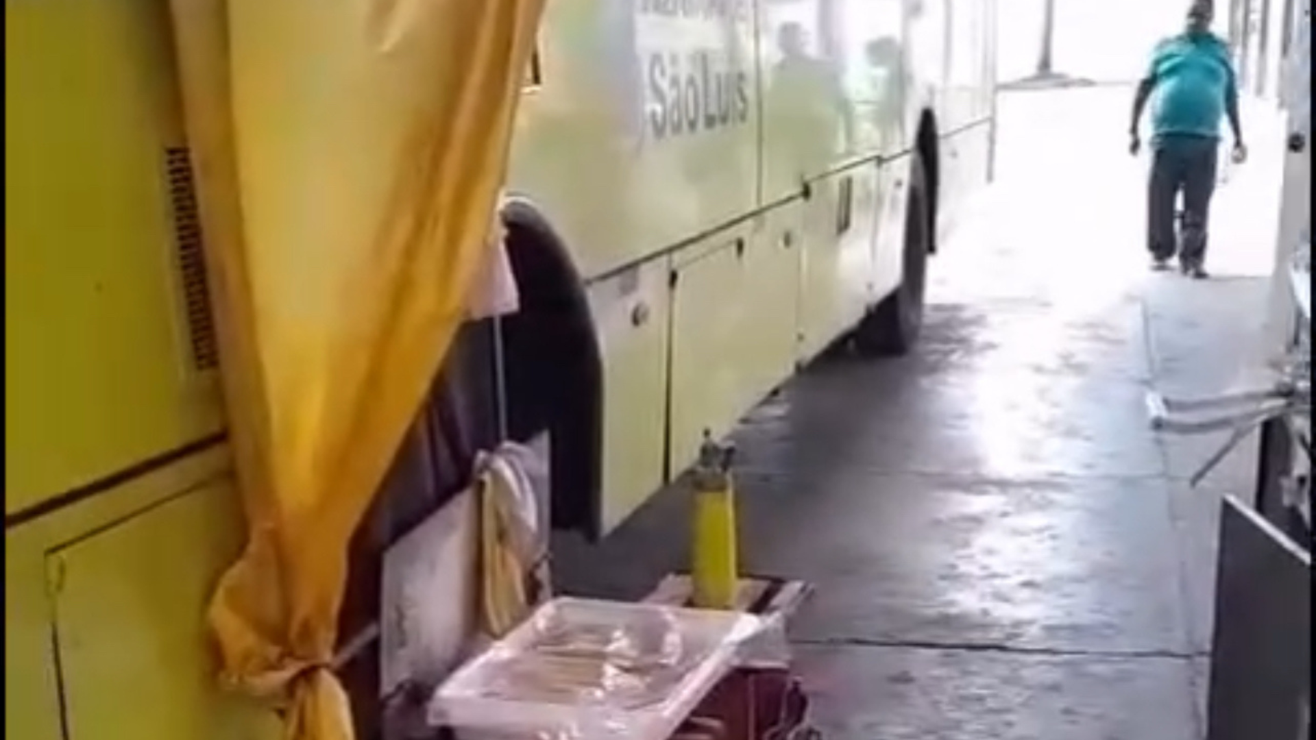 Ônibus perde freio e quase causa tragédia no Terminal da Praia Grande